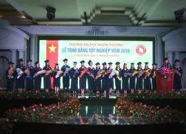 LỄ TRAO BẰNG TỐT NGHIỆP ĐẠI HỌC NGOẠI THƯƠNG